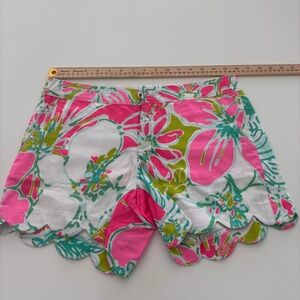 Lilly Pulitzer Buttercup Shorts Scalloped Hem Floral Pink/Green Shorts Size 4